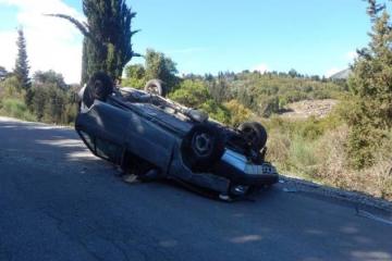 Αναποδογυρίστηκε αυτοκίνητο στα Πλατάνια