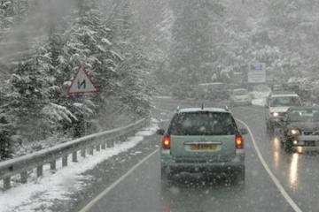 Παραμένουν τα προβλήματα σε κάποιους δρόμους στα ορεινά