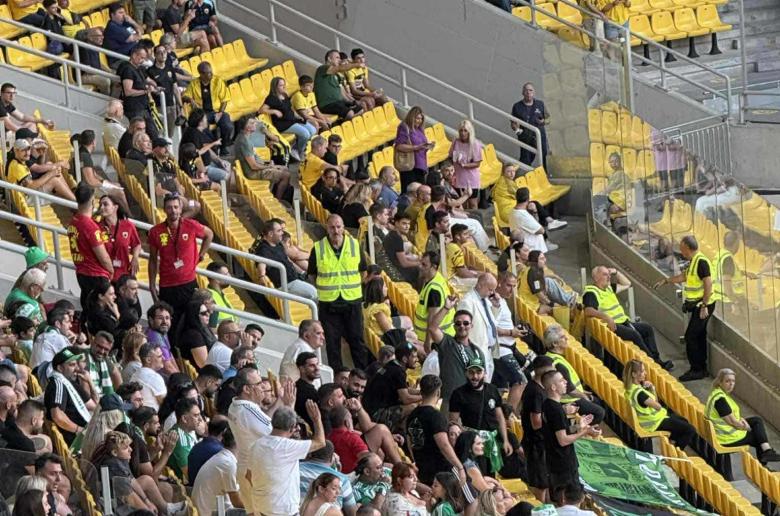 Συνθήματα από τους οπαδούς του Άρη και.. αποδοκιμασίες από ΑΕΚτζήδες (βίντεο)