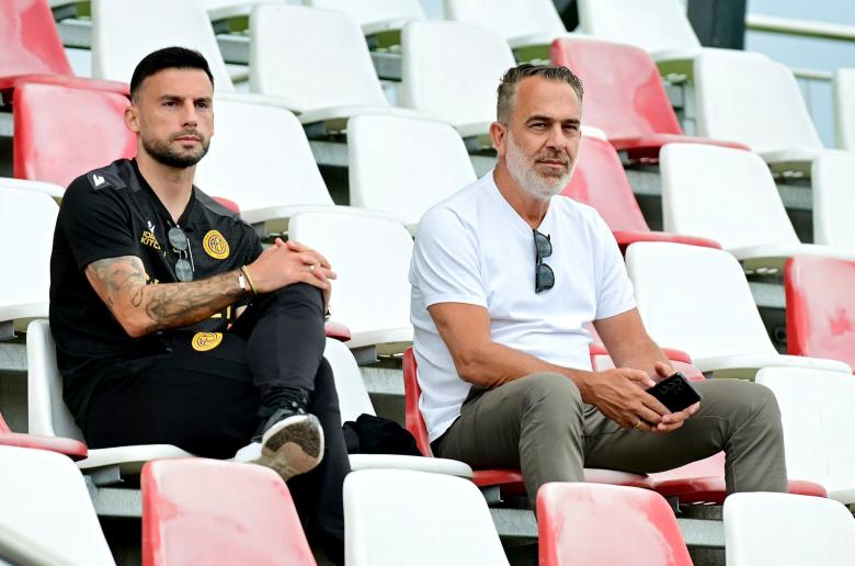 Με το βλέμμα στους επόμενους