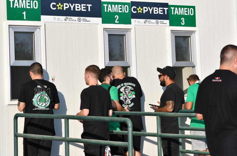 Aρκετός κόσμος/ΦΙΛΙΚΟ Ομόνοια29Μ-Ανόρθωση