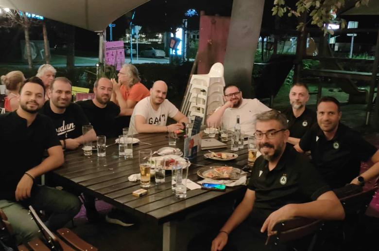 Δείπνο στα ΜΜΕ