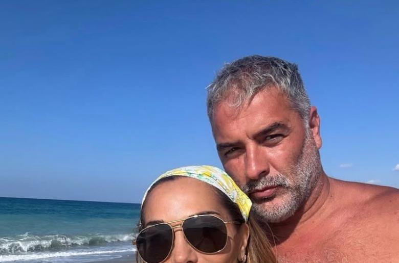 Δέσποινα Βανδή & Βασίλης Μπισμπίκης: Ερωτευμένοι στην Κρήτη -  Ανέμελοι δίπλα στο κύμα