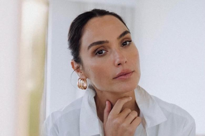 H Gal Gadot στην Κύπρο - Η Wonder Woman απόλαυσε τον ήλιο και τη θάλασσα στην Πάφο (Φώτος)