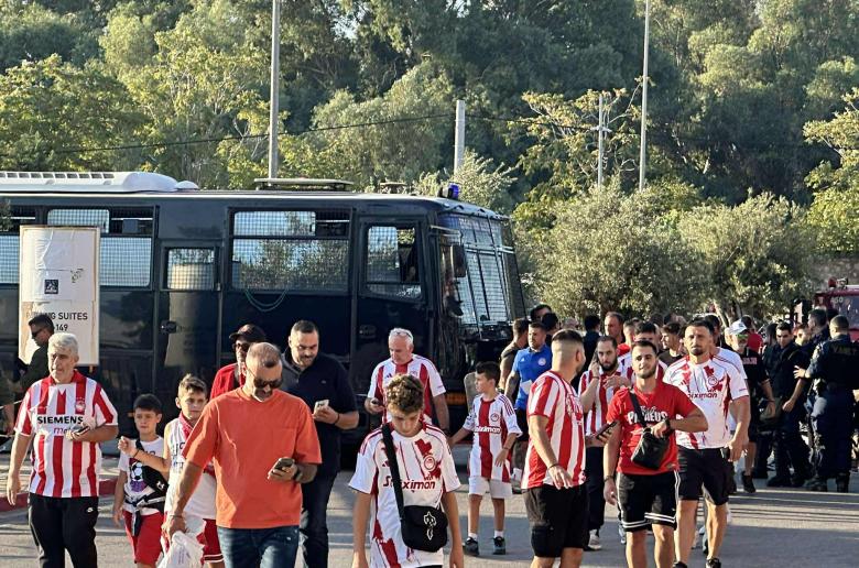 (Φώτος Kerkida) ΕΞΩ από "Γεώργιος Καραϊσκάκης"