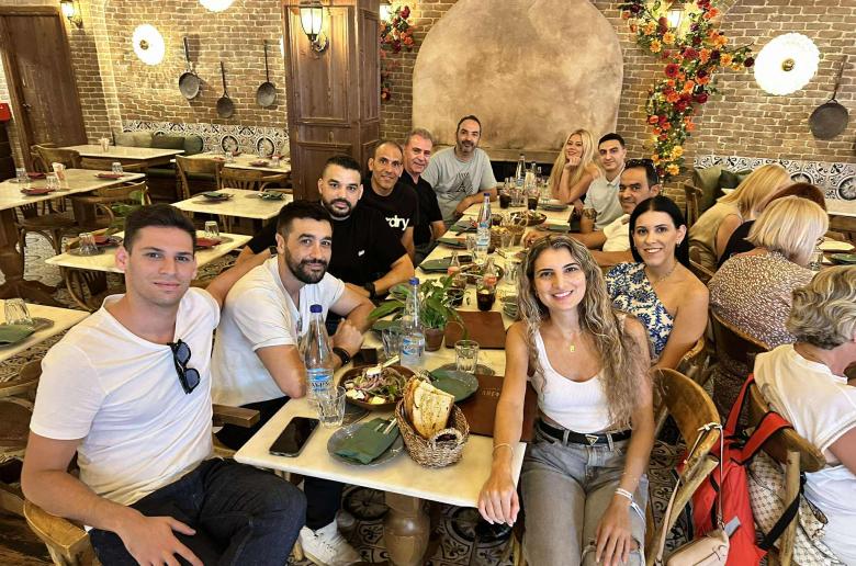 Γεύμα... στα ΜΜΕ (Φώτος)
