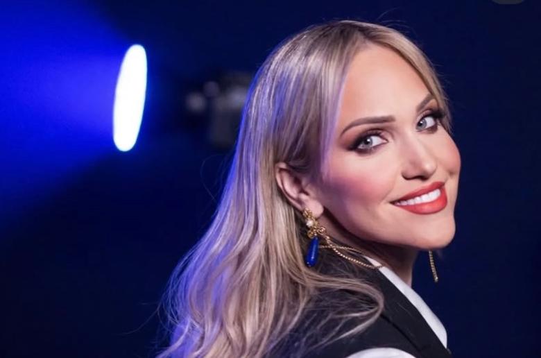 Μαρία Θεοδότου: Ανεβαίνει ξανά τα σκαλιά της εκκλησίας μετά το διαζύγιο της (;)