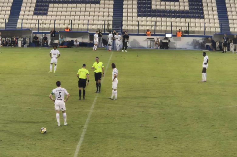 Πρόβλημα για Μενέλαο Αντωνίου και αλλαγή... διαιτητή 