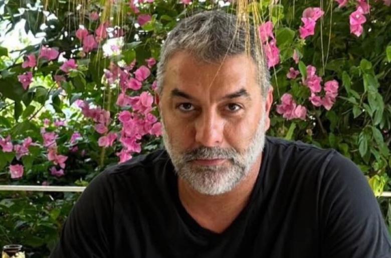 Βασίλης Μπισμπίκης: Του φόρεσαν χειροπέδες και οδηγήθηκε στην Ευελπίδων (Βίντεο)