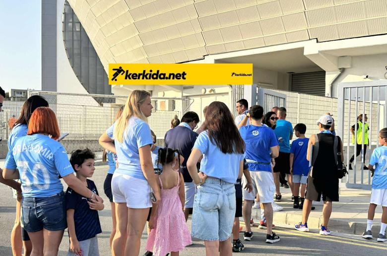 (ΦΩΤΟΣ Kerkida) Από νωρίς στο γήπεδο οι Παφίτες 