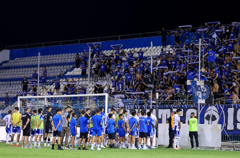 "Είμαστε μια γροθιά ενάντια σε όλα τα προβλήματα που μας άφησαν στο πέρασμα τους οι εγκληματίες"