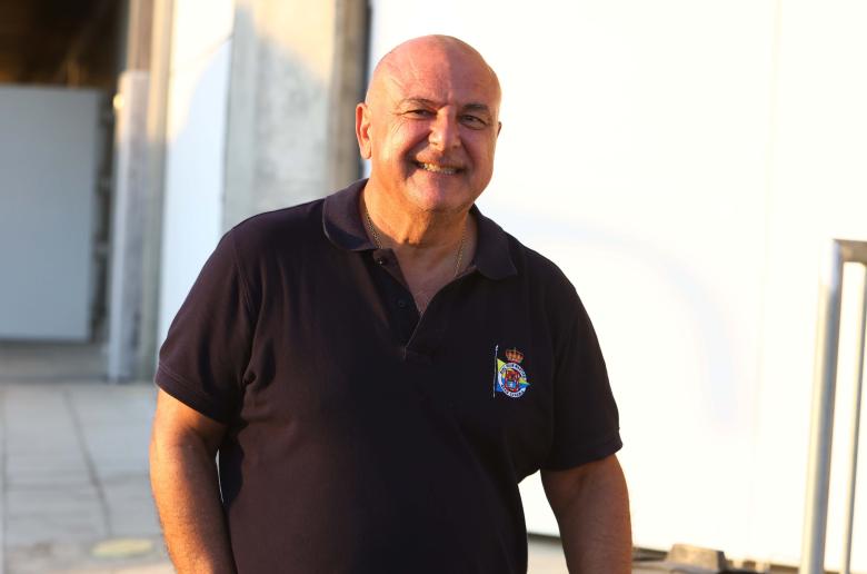 Με… συμβολική φανέλα ο πρόεδρος 