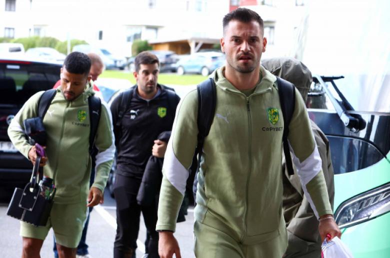 (ΦΩΤΟΡΕΠΟΡΤΑΖ) Η άφιξη της ΑΕΚ 