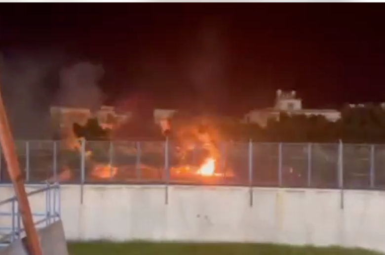 Έκρηξη σε όχημα στο πάρκινγκ του Τσιρείου (βίντεο)