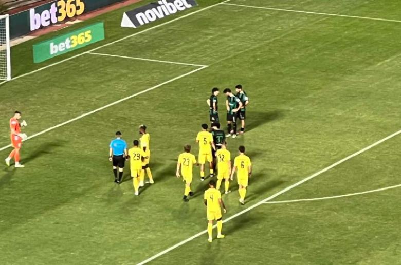 On field review, πέναλτι και... 1-0!