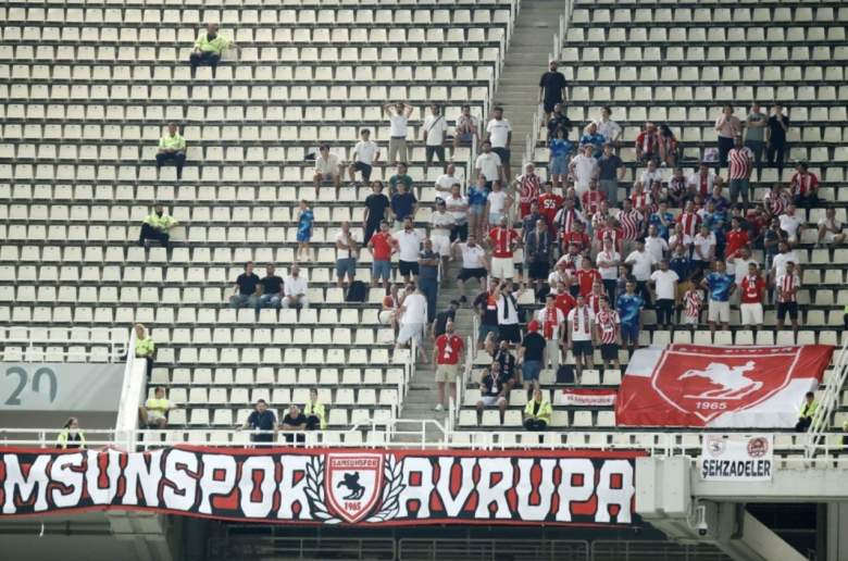 (Παναθηναϊκός) Η UEFA έκοψε πανό των τούρκων με Κεμάλ Ατατούρκ