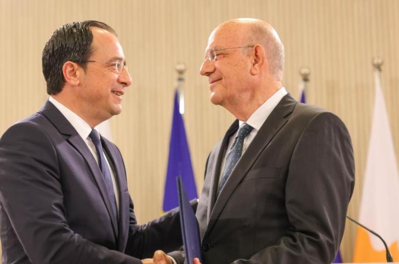 Νίκος και Μάκης θέλουν να κόψουν τον βήχα σε ΔΗΚΟ-ΕΔΕΚ-ΔΗΠΑ για εκποιήσεις