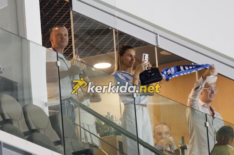 (Φώτος kerkida) Λομάκιν... με την οικογένεια
