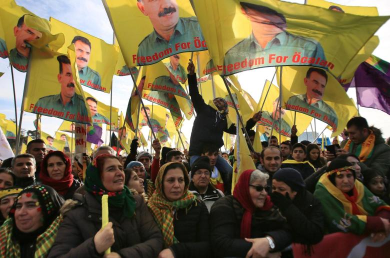 Η ΕΕ καλωσορίζει αφοπλισμό PKK, αλλά ζητά πολιτική λύση για το κουρδικό ζήτημα