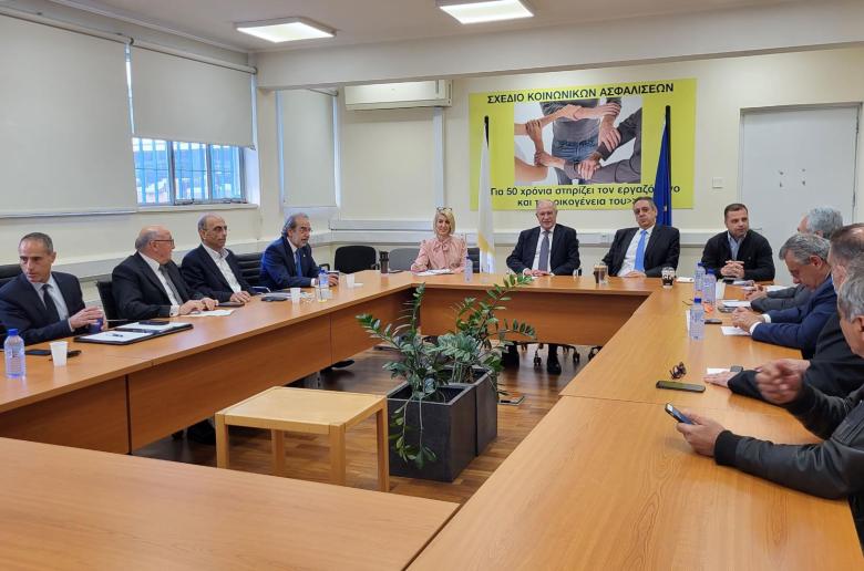 Συναντάται με εργοδοτικές οργανώσεις για ΑΤΑ ο Υπουργός Εργασίας