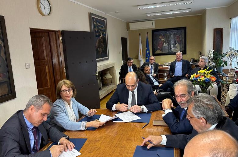 Συνεχίζονται οι συναντήσεις για ΑΤΑ, προσπάθειες αποκλιμάκωσης στα ξενοδοχεία