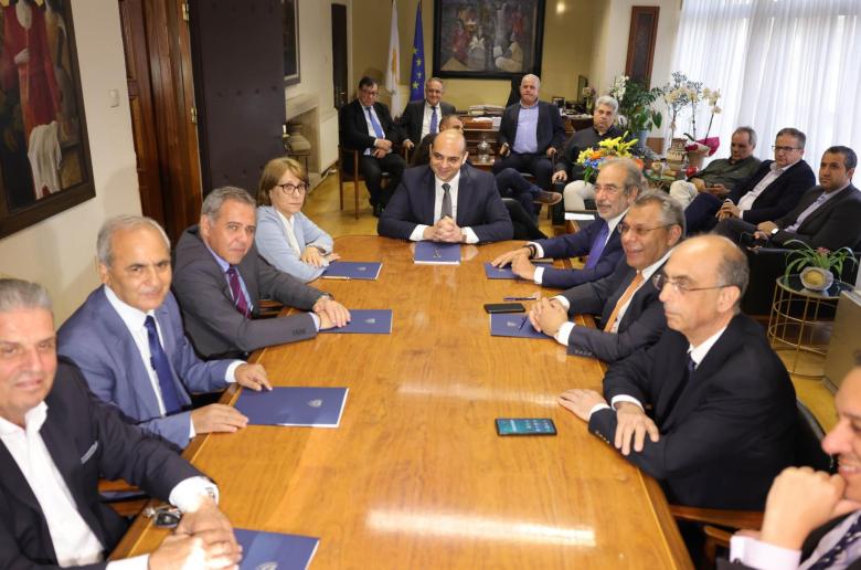 Βλέπει κοινωνικούς εταίρους για ΑΤΑ το απόγευμα ο Υπουργός