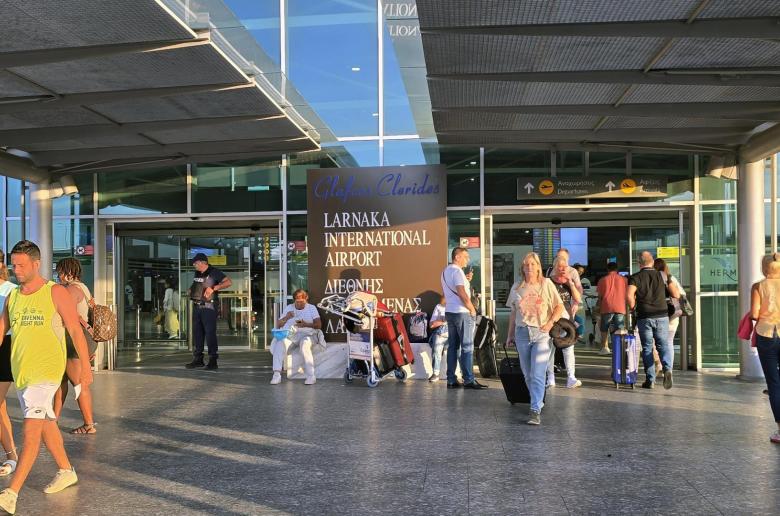 Αύξηση αφίξεων τουριστών τον Ιούλιο και το πρώτο επτάμηνο φέτος