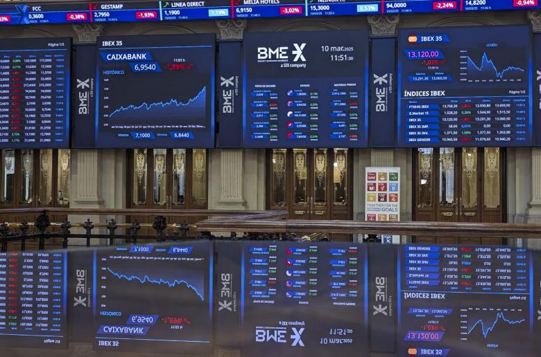 Υπό πίεση οι μετοχές ενόψει των συνομιλιών Ζελένσκι-Τραμπ