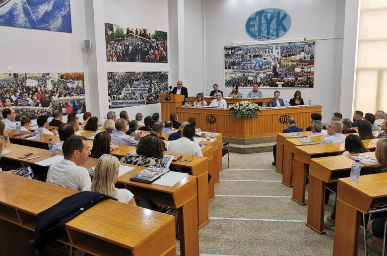 Οι τράπεζες αρνούνται αυξήσεις στο προσωπικό ενώ έχουν υπερβολικά κέρδη, λέει η ΕΤΥΚ