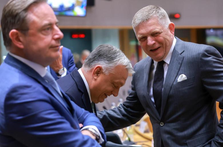 Με βέτο στον προϋπολογισμό ΕΕ απαιτώντας την αποδέσμευση κονδυλίων, απειλεί ο Όρμπαν