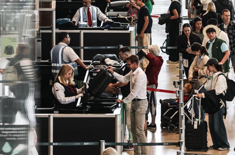 Η Κομισιόν ζητά απόψεις για αναθεωρημένους κανόνες αεροπορικών υπηρεσιών