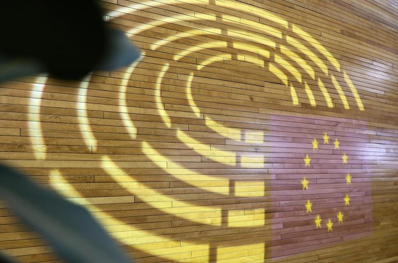 Το ΕΚ ενέκρινε νέους κανόνες για μείωση σπατάλης υφασμάτων και τροφίμων