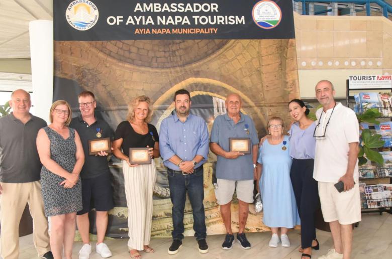 «Πρέσβεις Τουρισμού Αγίας Νάπας» ανακηρύχθηκαν Βρετανοί και Γερμανοί επισκέπτες