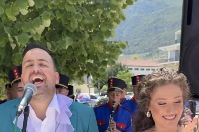 Βάφτιση κόρης Μαυρίκιου: Η τούρτα με τα... χρυσόψαρα που κολυμπάνε και η γοργονέ εμφάνιση της νεοφώτιστης