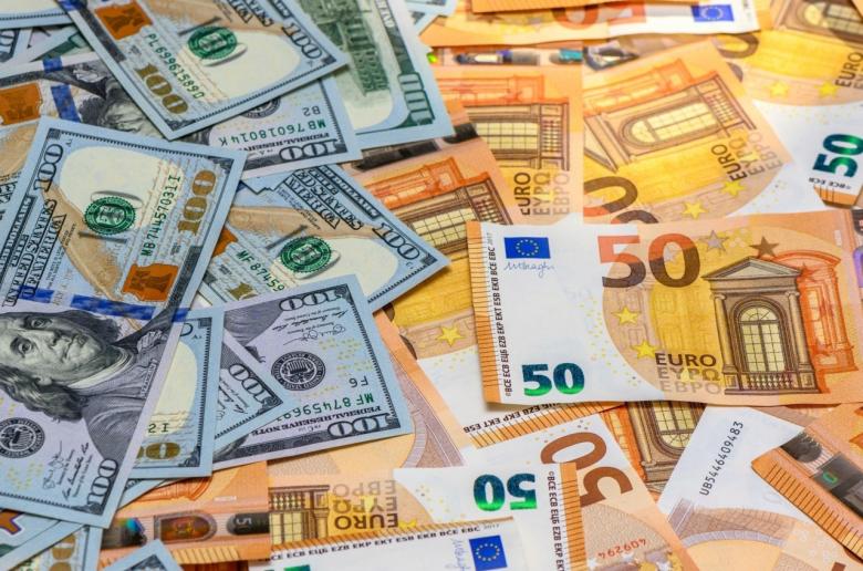 UBS: Η αβεβαιότητα για τους δασμούς θα συνεχιστεί – Tι «βλέπει» για το ευρώ (γράφημα)