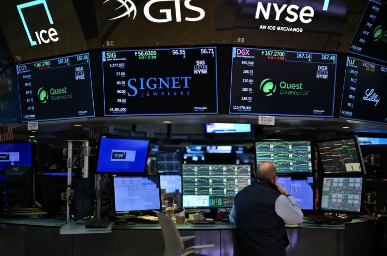 Wall Street: Ήπιες μεταβολές με λιανικές πωλήσεις και επιτόκια στο προσκήνιο (upd)