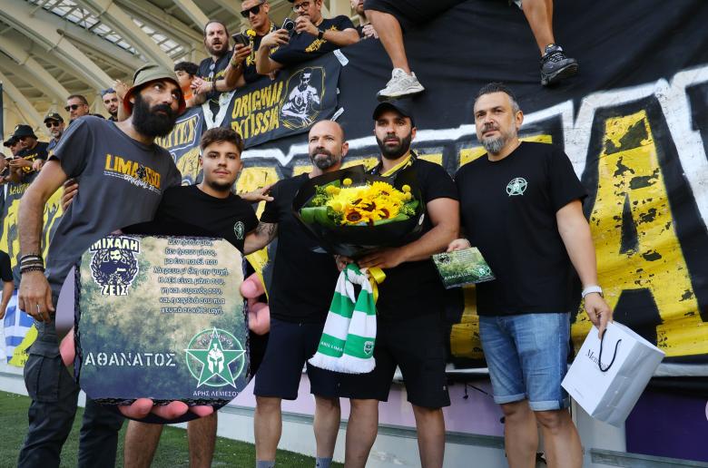 Πλακέτα στη μνήμη του Μιχάλη Κατσούρη