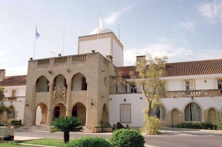 ΔΗΣΥ: Οι δημόσιοι πρώτα να παραιτούνται και μετά να διορίζονται στο Προεδρικό