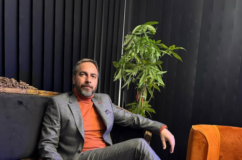 Λώρης Λοϊζίδης: Το καλοκαιρινό παιχνιδιάρικο στιγμιότυπο των δίδυμων κορών του (Φωτό)