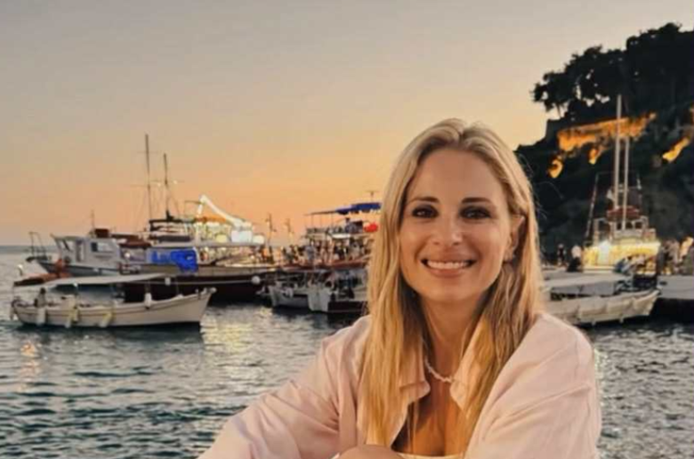 Χριστιάνα Αριστοτέλους: Φωτογραφήθηκε με θέα ένα μαγικό ηλιοβασίλεμα στις διακοπές της