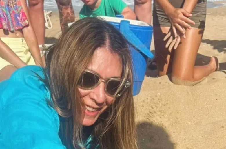Κάτια Σάββα: Στον Ακάμα για τη διάσωση των θαλάσσιων χελωνών με τις κόρες της (Φωτός)