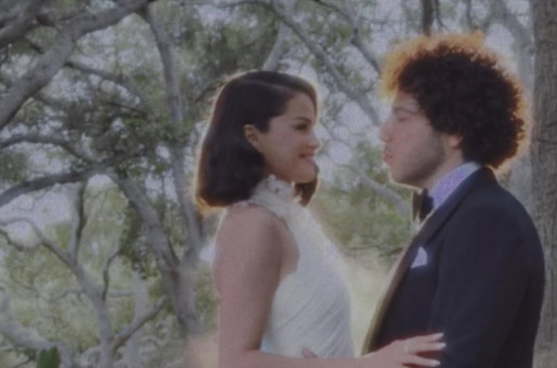 Selena Gomez: Ο παραμυθένιος γάμος της με τον Benny Blanco - Τα ρομαντικά στιγμιότυπα αγκαλιά (Φωτός)