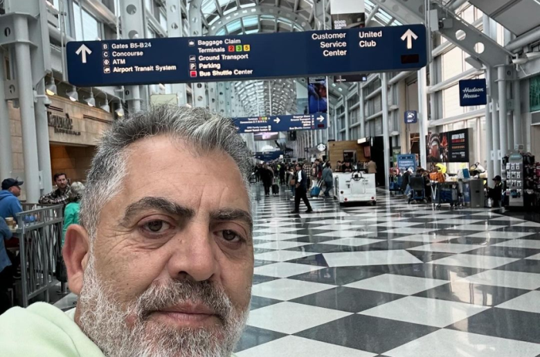 Κούλλης Νικολάου: Μας συστήνει το ένα από τα 10 αδέλφια του - Η τρυφερή αγκαλιά τους (Φωτό)