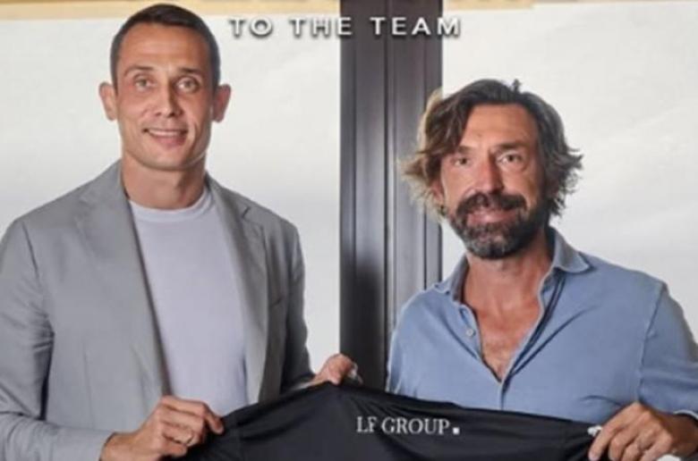 Ο Πίρλο στον πάγκο της Γιουνάιτεντ FC 