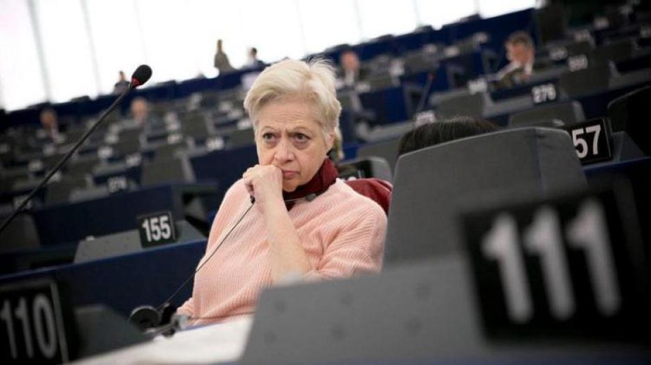 Ε. Θεοχάρους: H E.Επιτροπή Επιτροπή ζει σε ένα γυάλινο κλουβί στις Βρυξέλλες, χωρίς να έχει επαφή με την πραγματικότητα Ε. Θεοχάρους: H E.Επιτροπή Επιτροπή ζει σε ένα γυάλινο κλουβί στις Βρυξέλλες, χωρίς να έχει επαφή με την πραγματικότητα