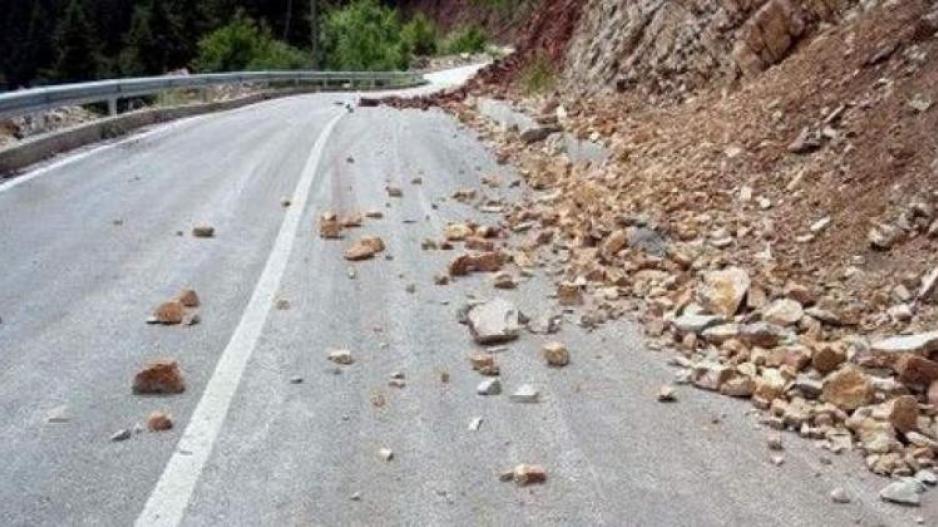 Κατολισθήσεις και χαμηλή ορατότητα στην περιοχή Τροόδους Κατολισθήσεις και χαμηλή ορατότητα στην περιοχή Τροόδους