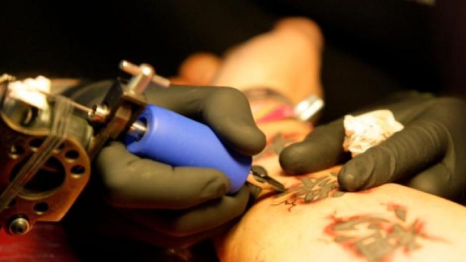 Τολμηρά Και Σέξι - Διάσημες Ελληνίδες με tattoo σε σημεία που δεν φαντάζεστε (Φωτογραφίες) Τολμηρά Και Σέξι - Διάσημες Ελληνίδες με tattoo σε σημεία που δεν φαντάζεστε (Φωτογραφίες)