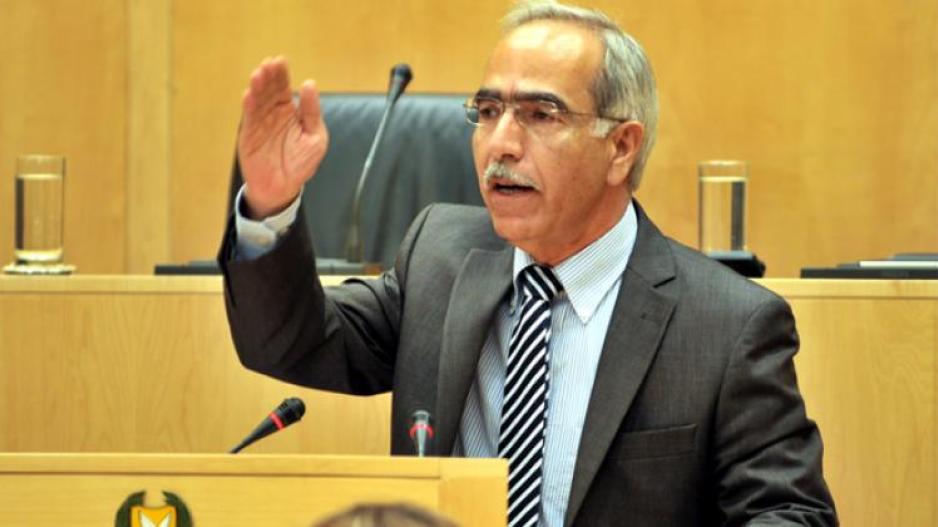Ο Κουλίας... Ξαναχτυπά - «Να αφήσουμε τα αμπελοπούλια να τα κανονίσει ο πλάστης μου!» (Βίντεο) Ο Κουλίας... Ξαναχτυπά - «Να αφήσουμε τα αμπελοπούλια να τα κανονίσει ο πλάστης μου!» (Βίντεο)